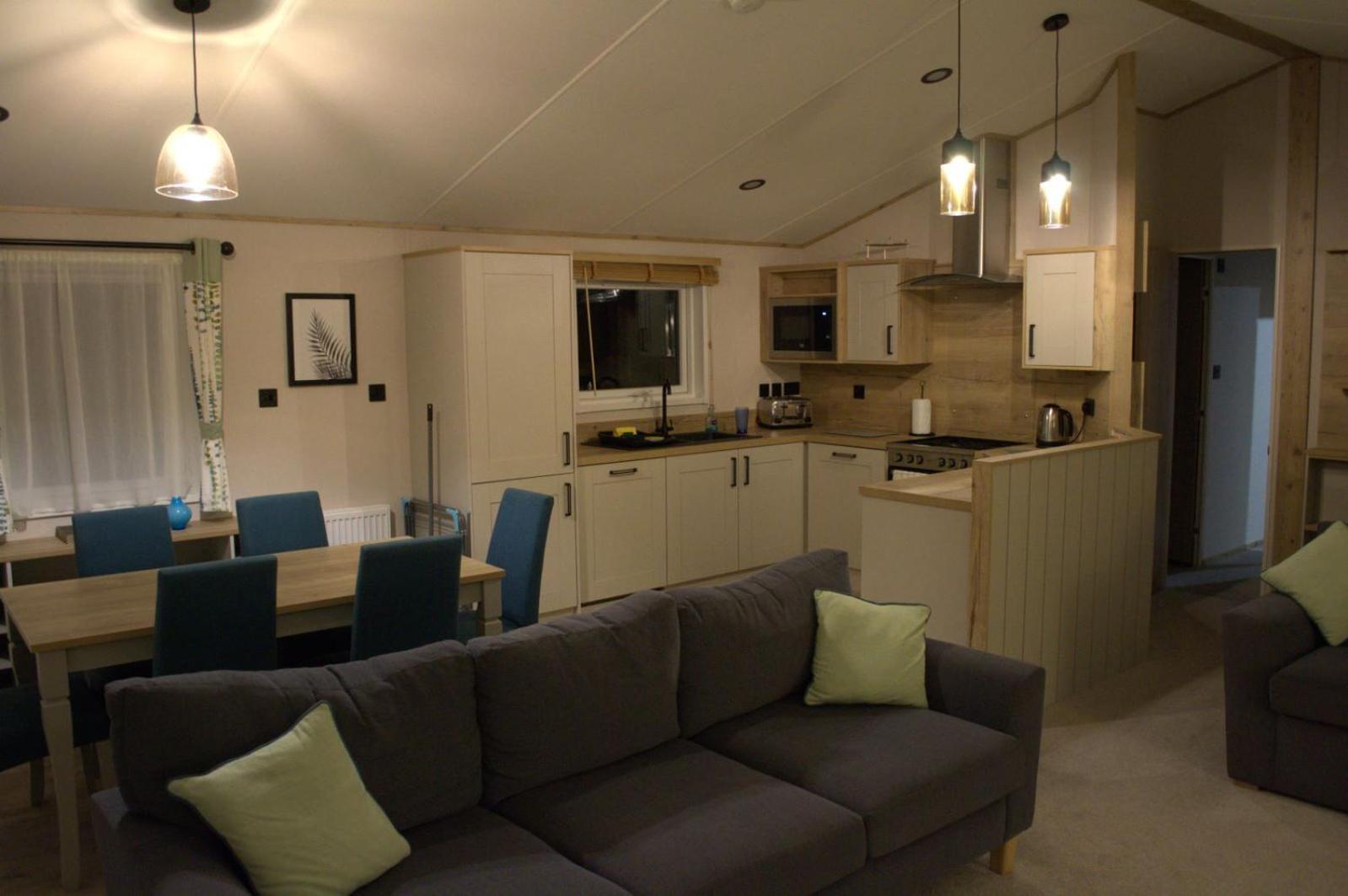 Chalet Luxury @ Hoburne Devon Bay